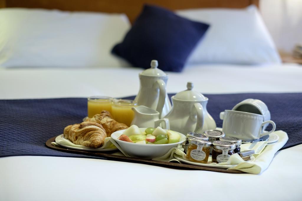 The Cathedral Hotel Lichfield Bagian luar foto