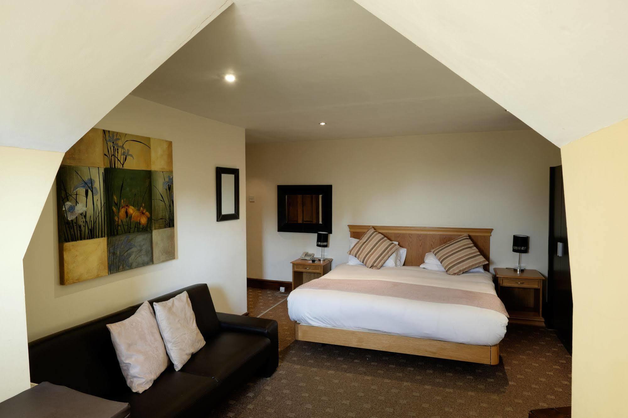 The Cathedral Hotel Lichfield Bagian luar foto